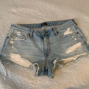 Abercrombie & Fitch low rise shorts (sz 32/14)